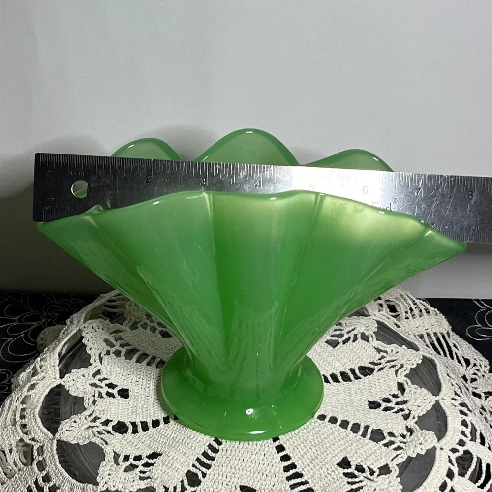 .Vintage FENTON Jade Green Satin Glass Fan Vase Urn Jadeite Style, 90 yrs old
